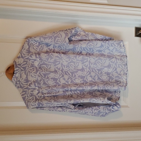 Light button down blouse - Picture 3 of 8